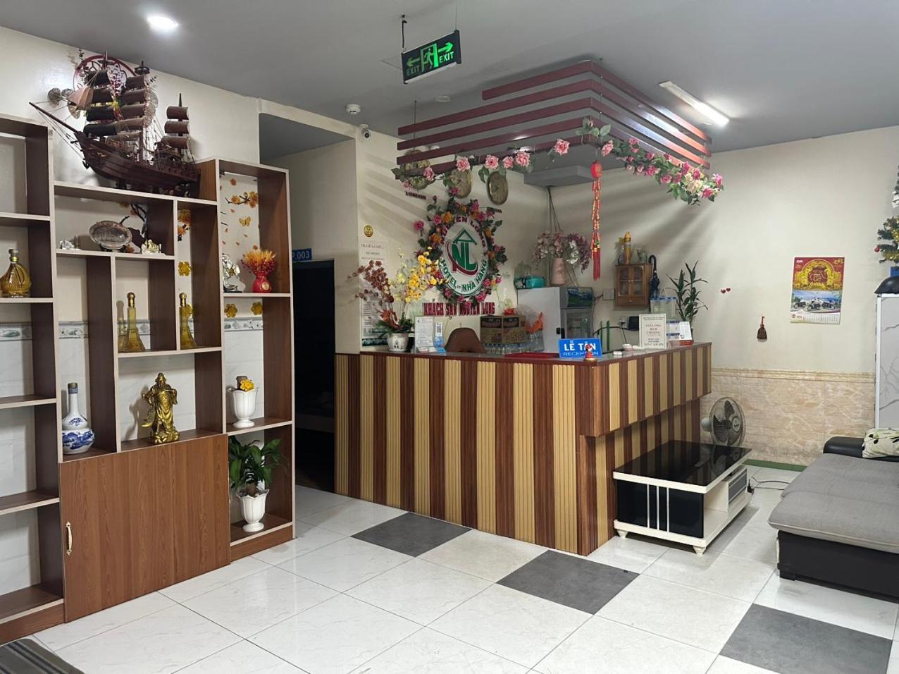 Khach San Nguyen Long Hotel Ap Thap Muoi Exterior photo