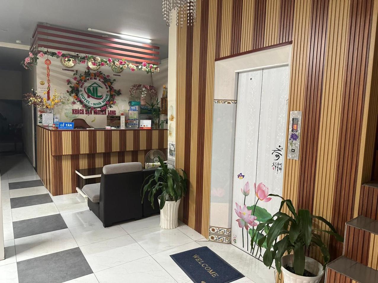 Khach San Nguyen Long Hotel Ap Thap Muoi Exterior photo