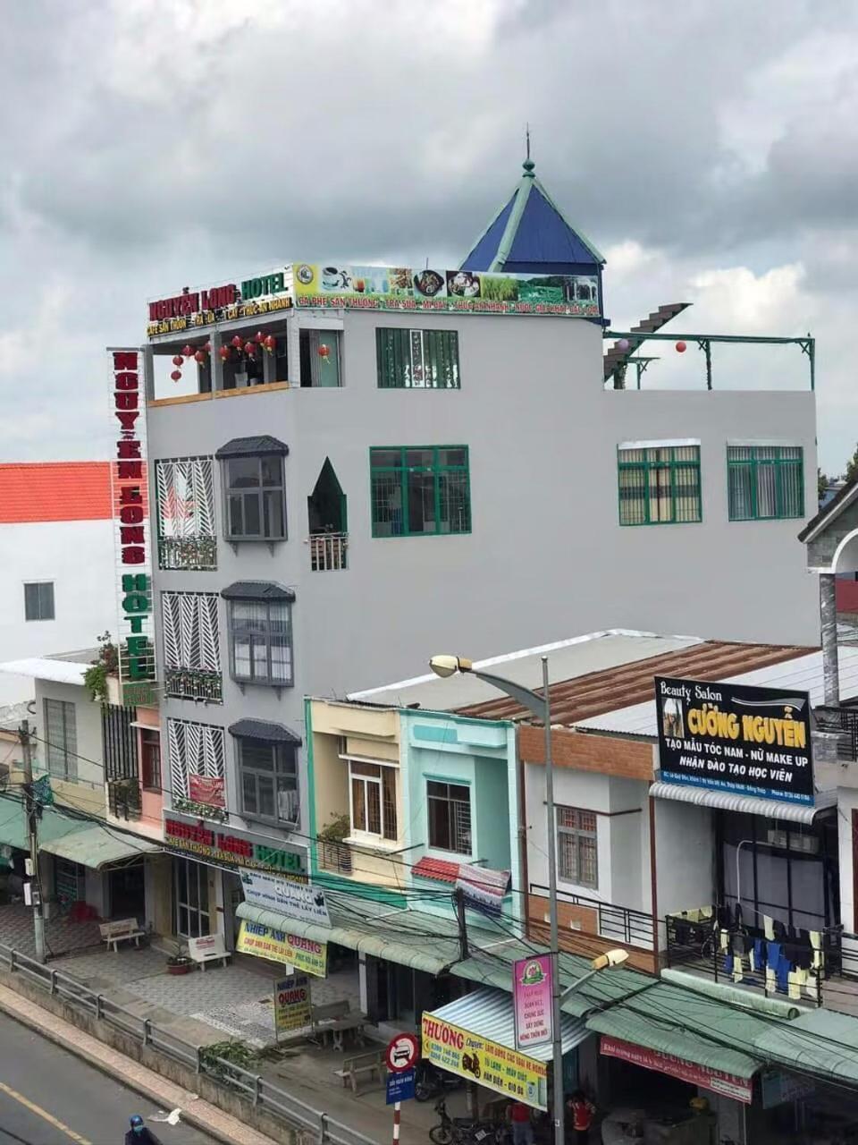 Khach San Nguyen Long Hotel Ap Thap Muoi Exterior photo